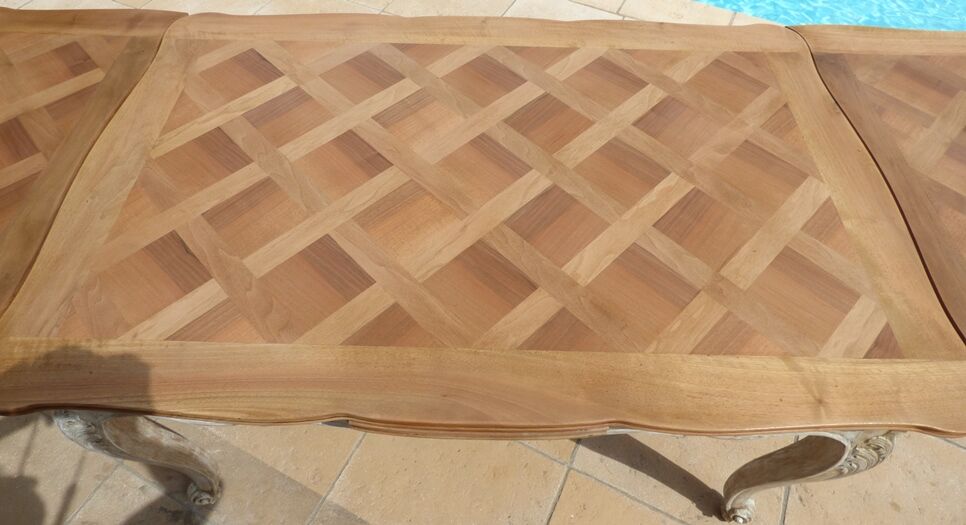 Extendable walnut table Louis XV style – Totally restored