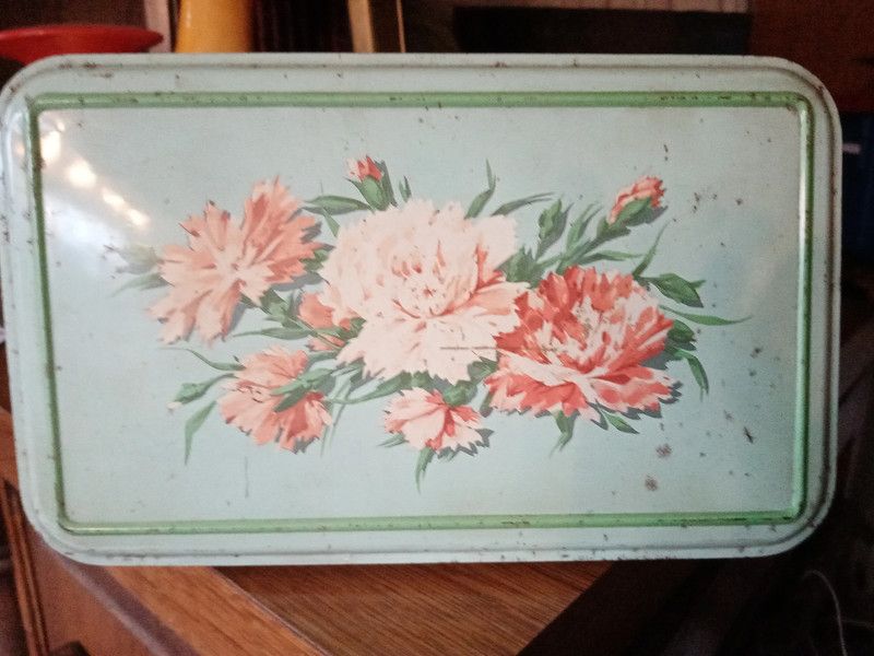 Old metal box 30x18 regibana green flower