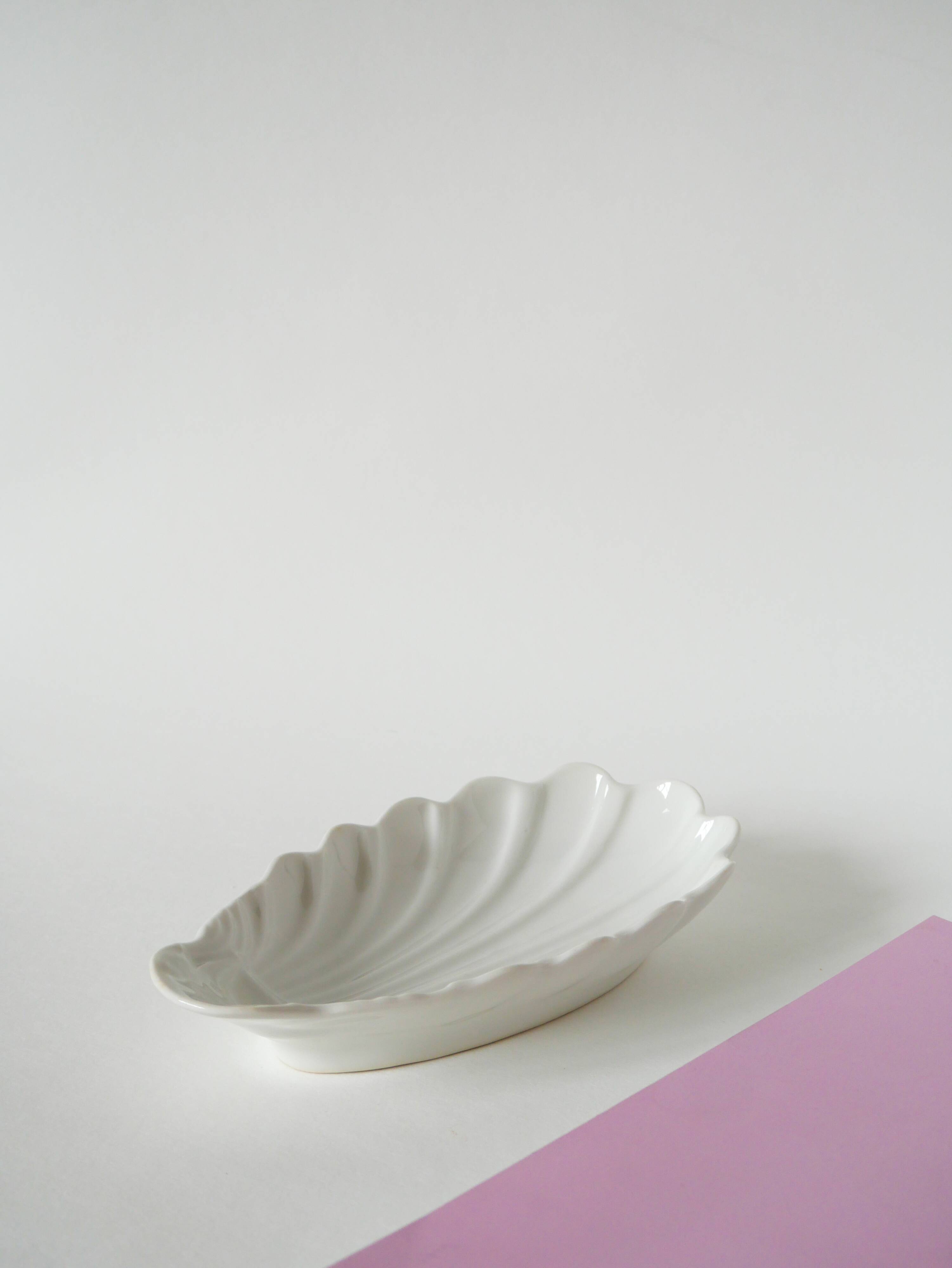 Shell-shaped ceramic pocket tray, 1960