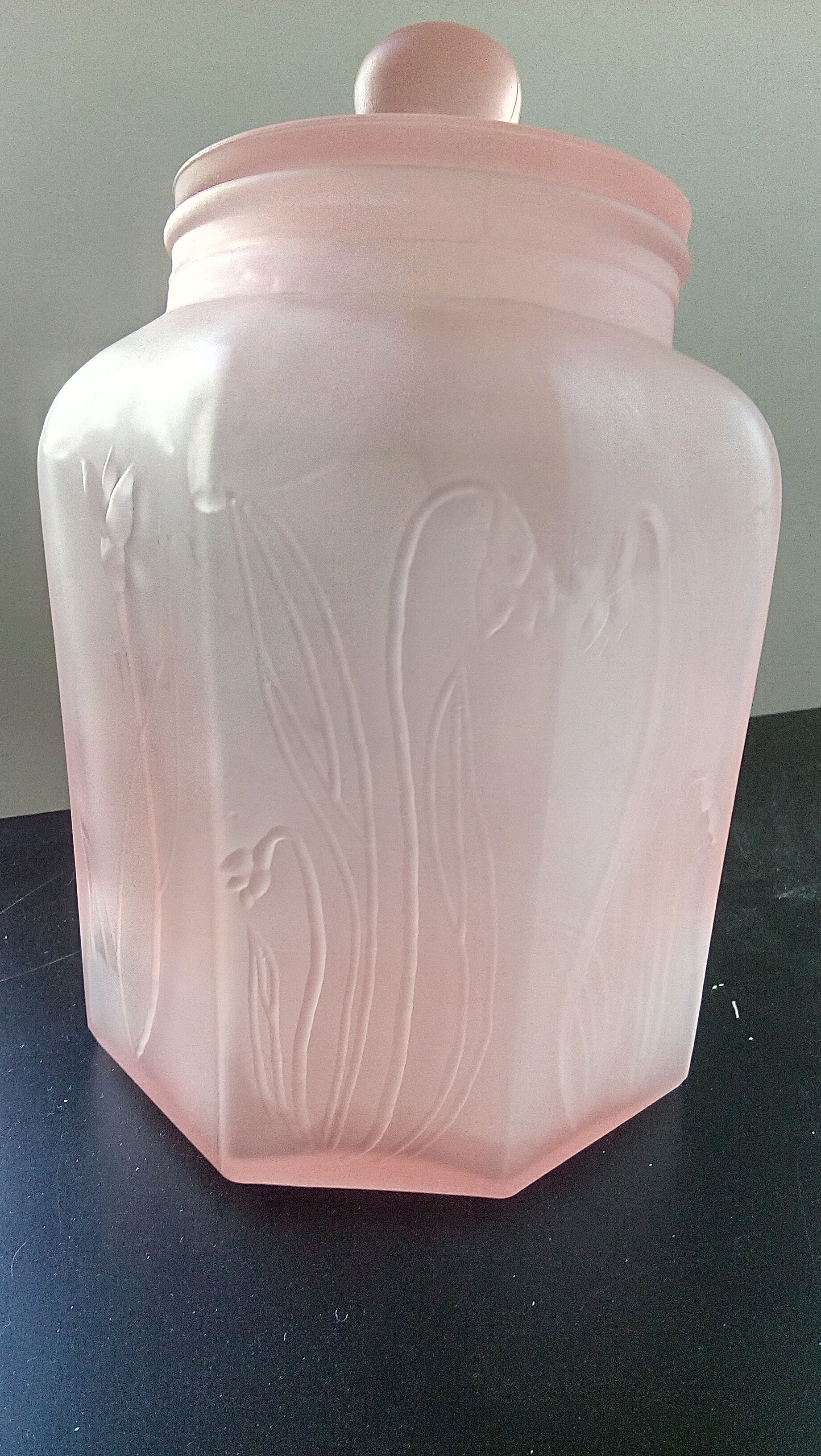 Pink clouded cotton pot