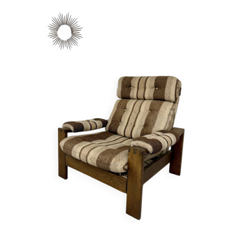 Vintage 1970s design armchair made of wood and fabric.