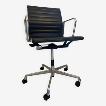 VITRA Office Chair EA 117 Eames Black Leather