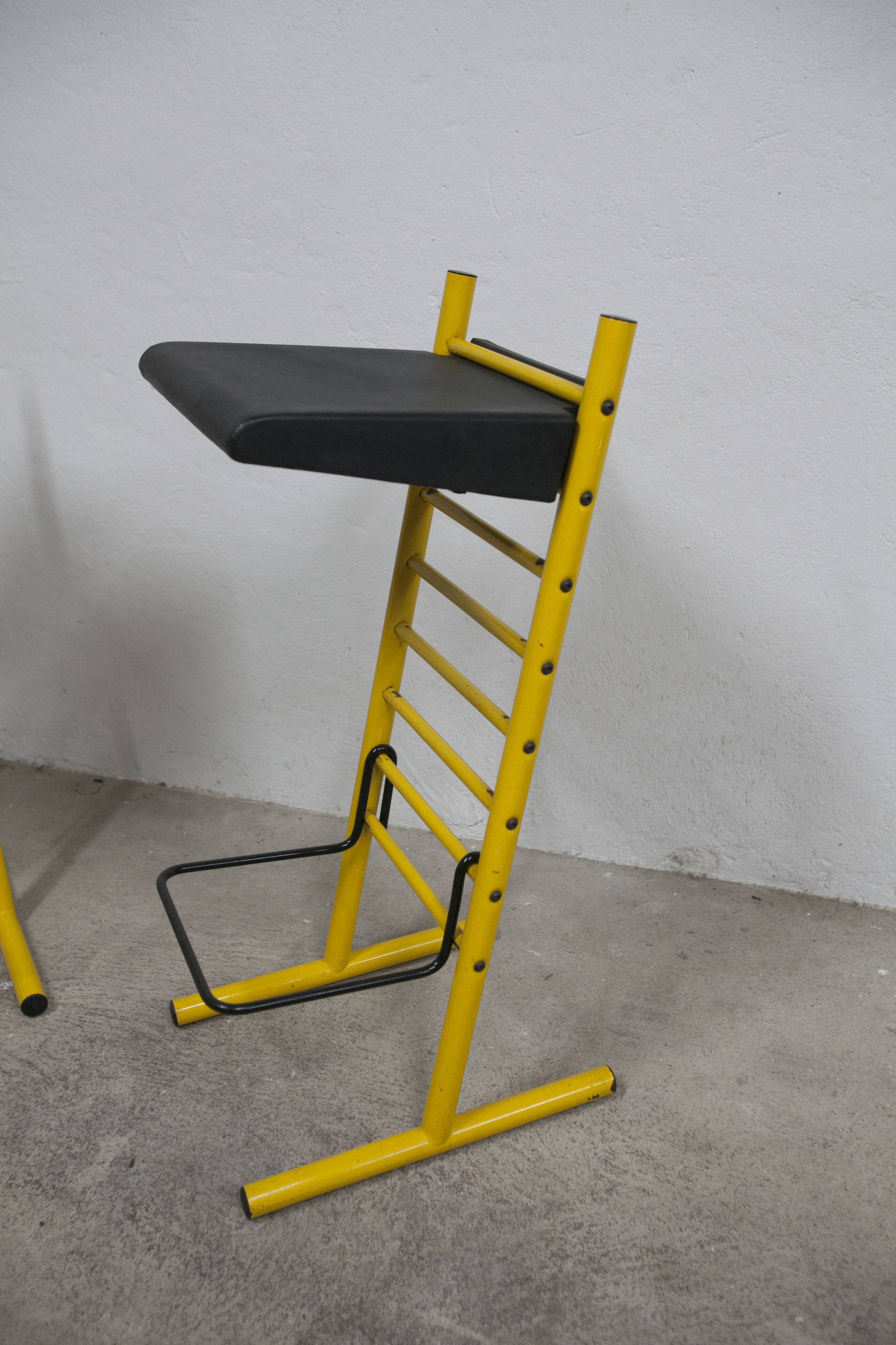 Pair of adjustable Italian bar stools in lacquered yellow and black