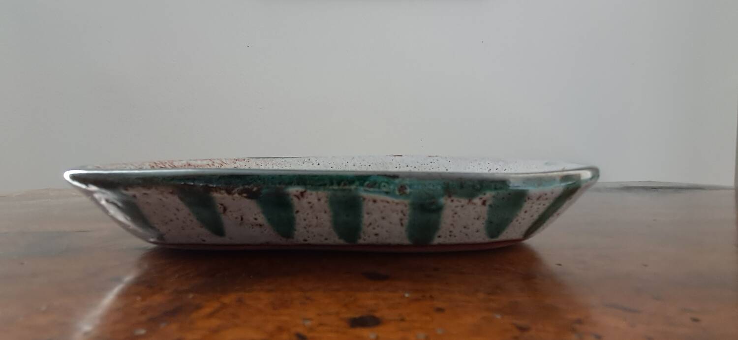 Plat Vallauris, années 60-70. Décor de poisson