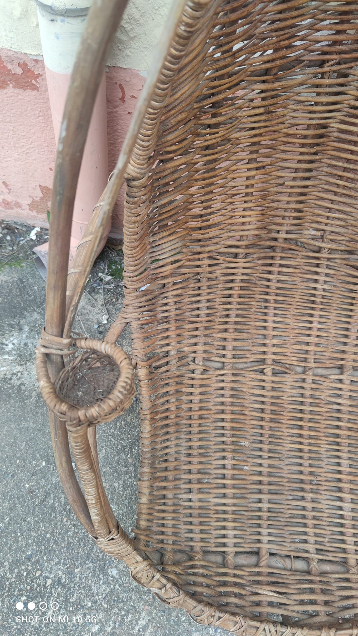 Rattan hanging egg chair