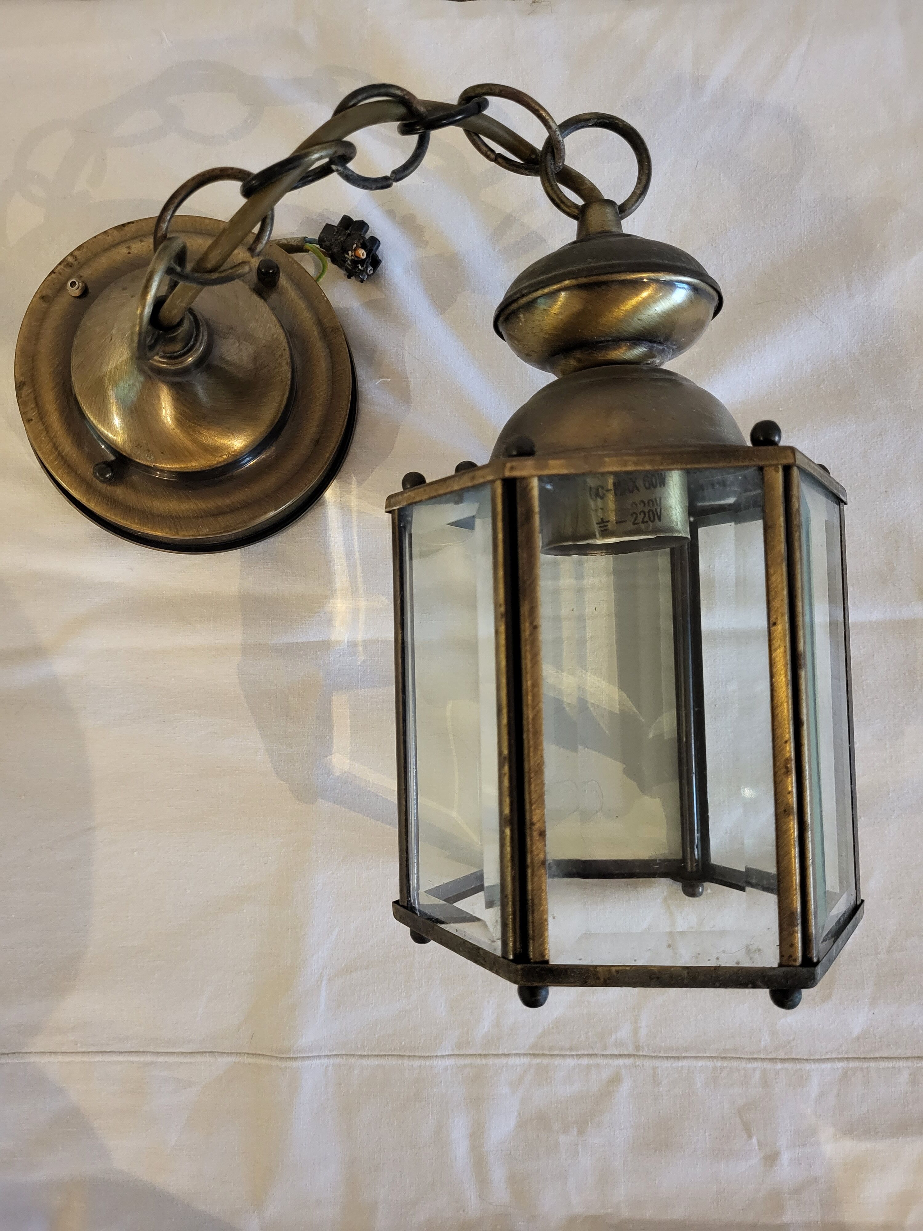 Hexagonal suspension in copper and glass