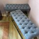 Paire de banquettes en métal chromé et tissu gris capitonné