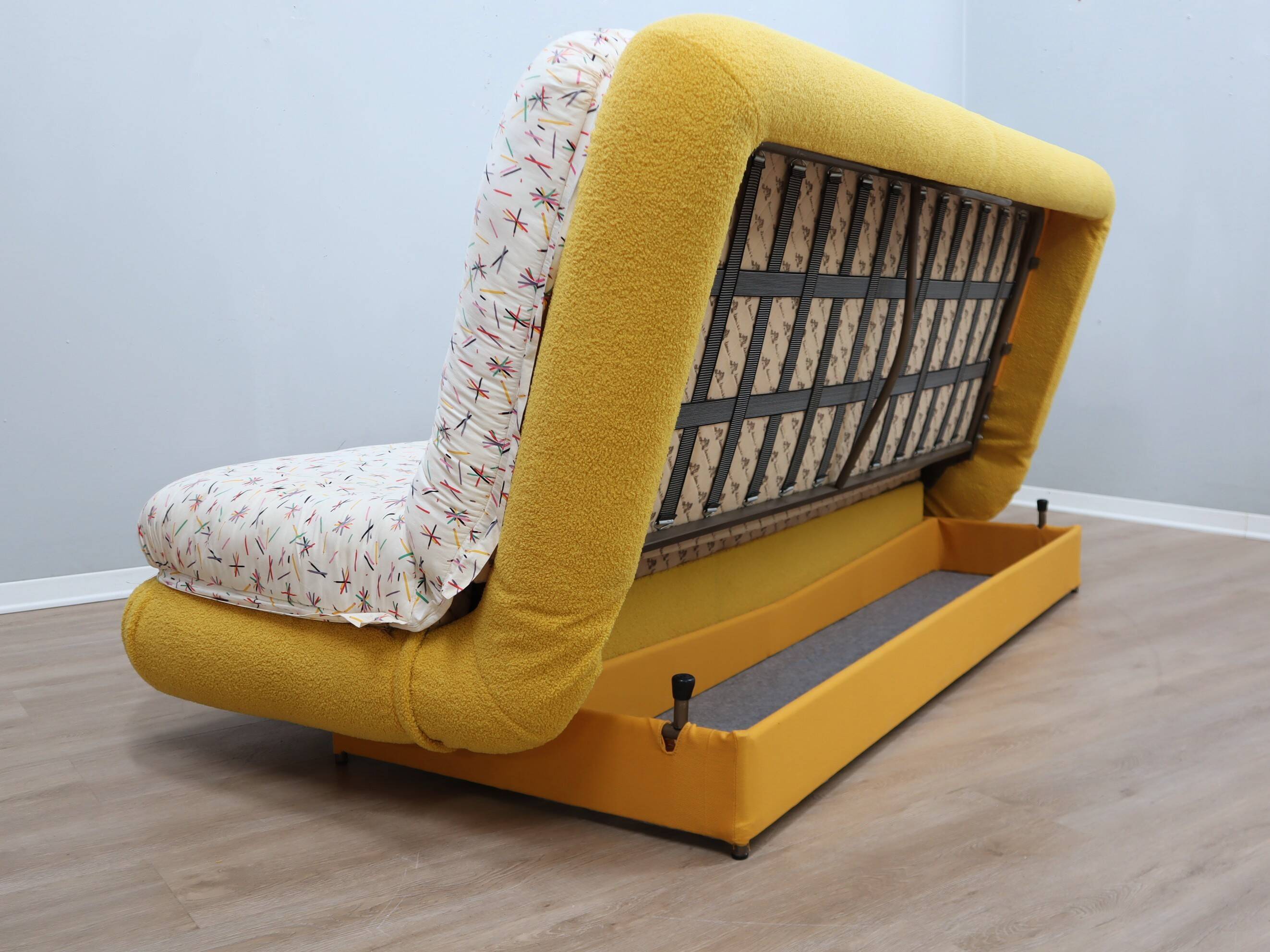 Dr. Jekyll & Mr. Hyde modular sofa Bed by Poltrona Frau 1980s