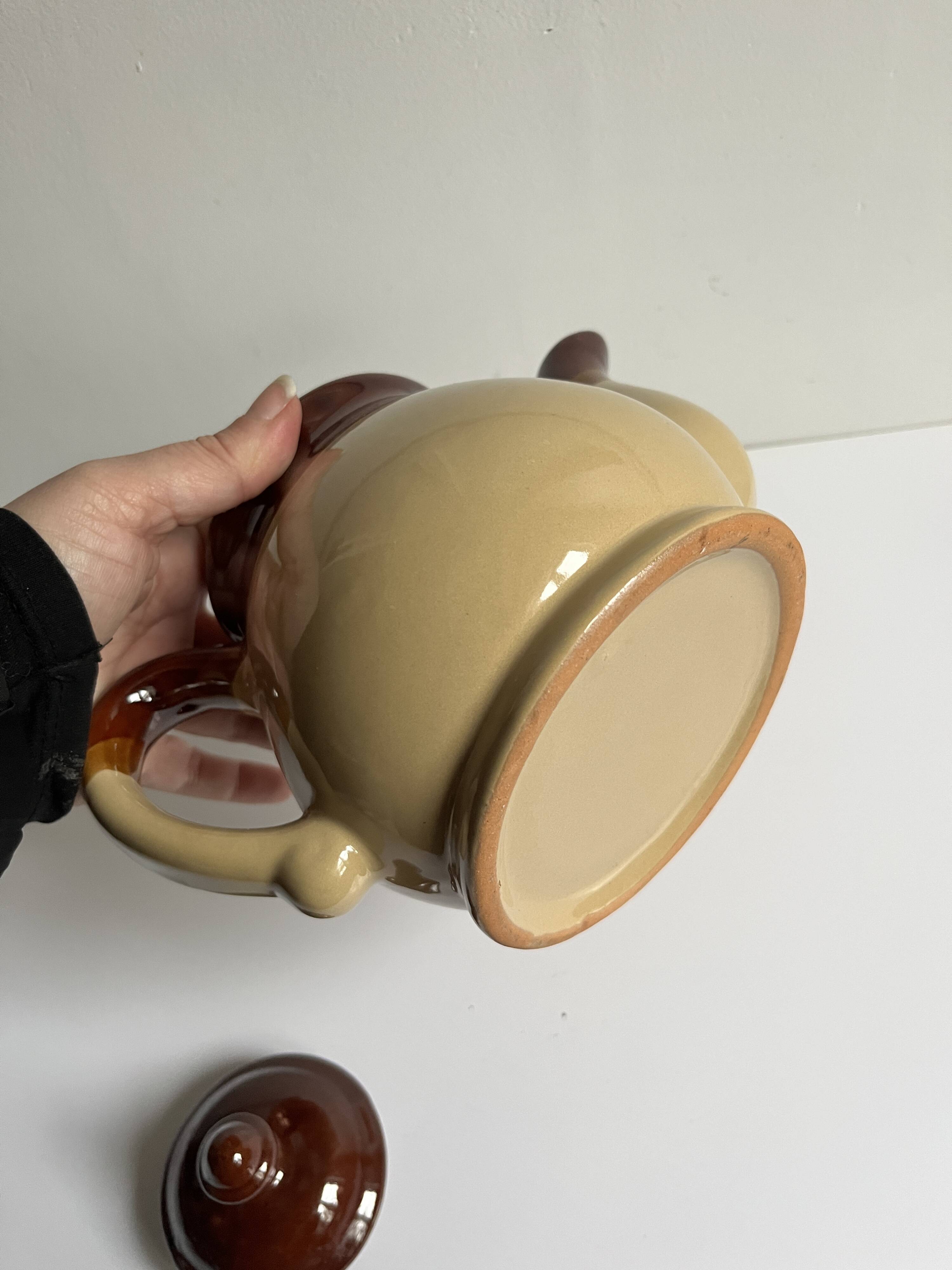 Ceramic teapot