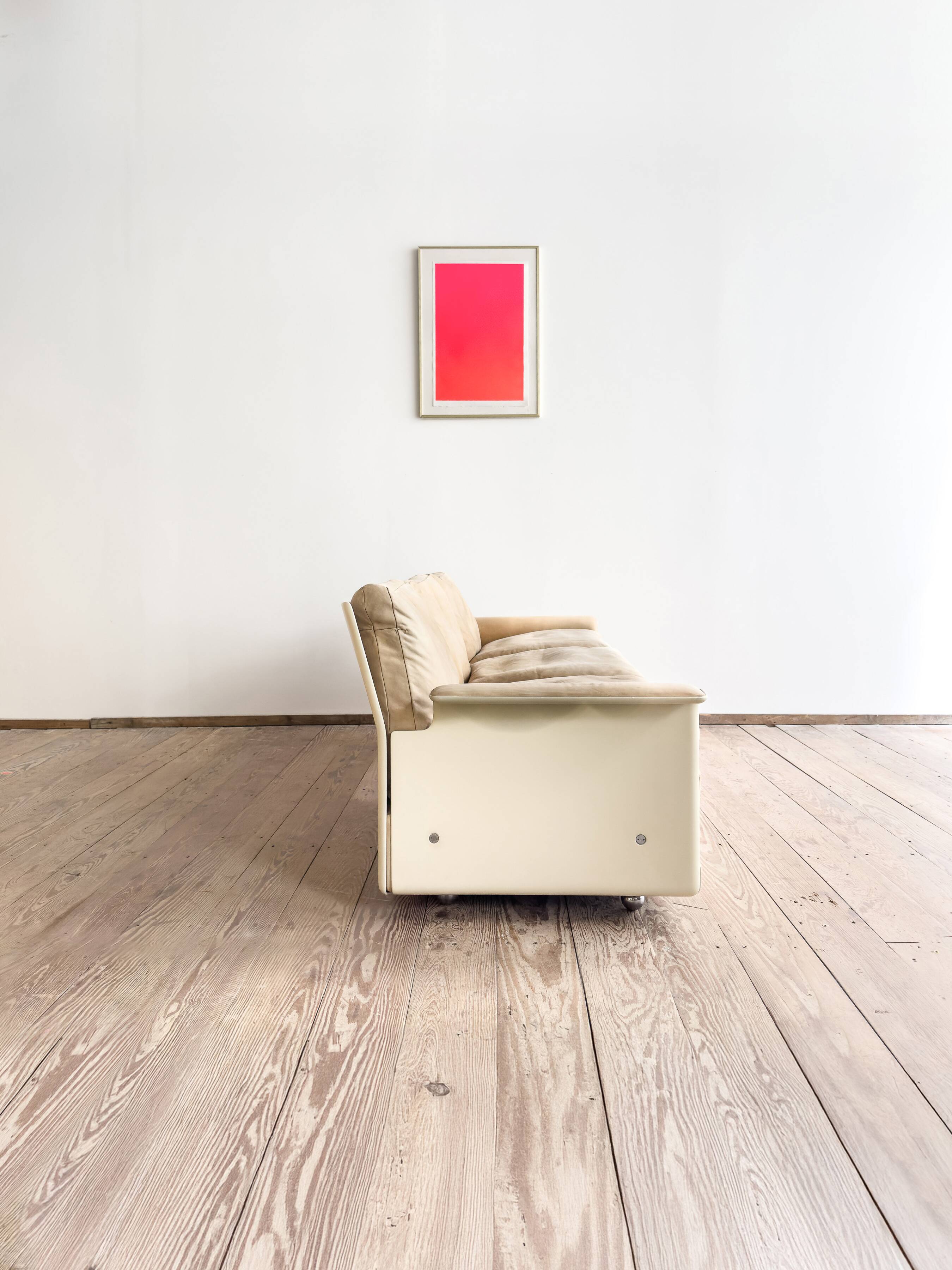 Canapé design 620 en suédine beige par Dieter Rams pour Vitsœ – Mid-Century