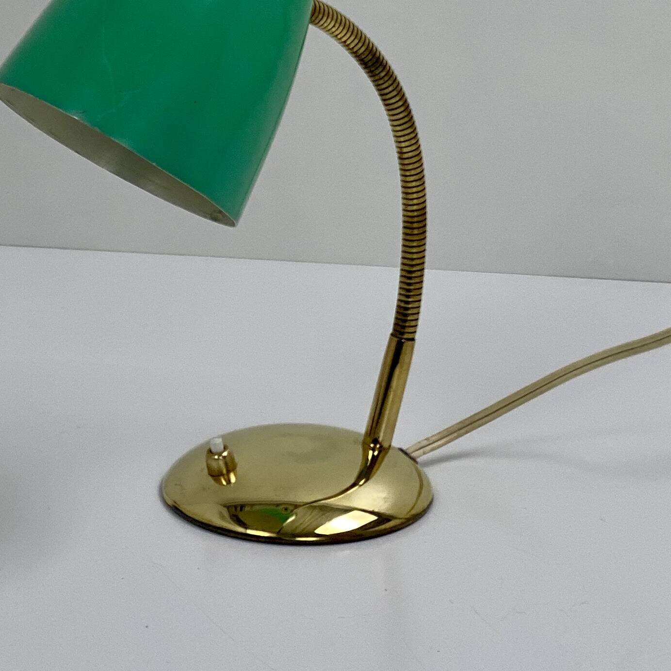 Lampe vintage verte et laiton, 1950