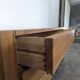 Commode trois tiroirs en bois massif dans le goût de Maison Regain