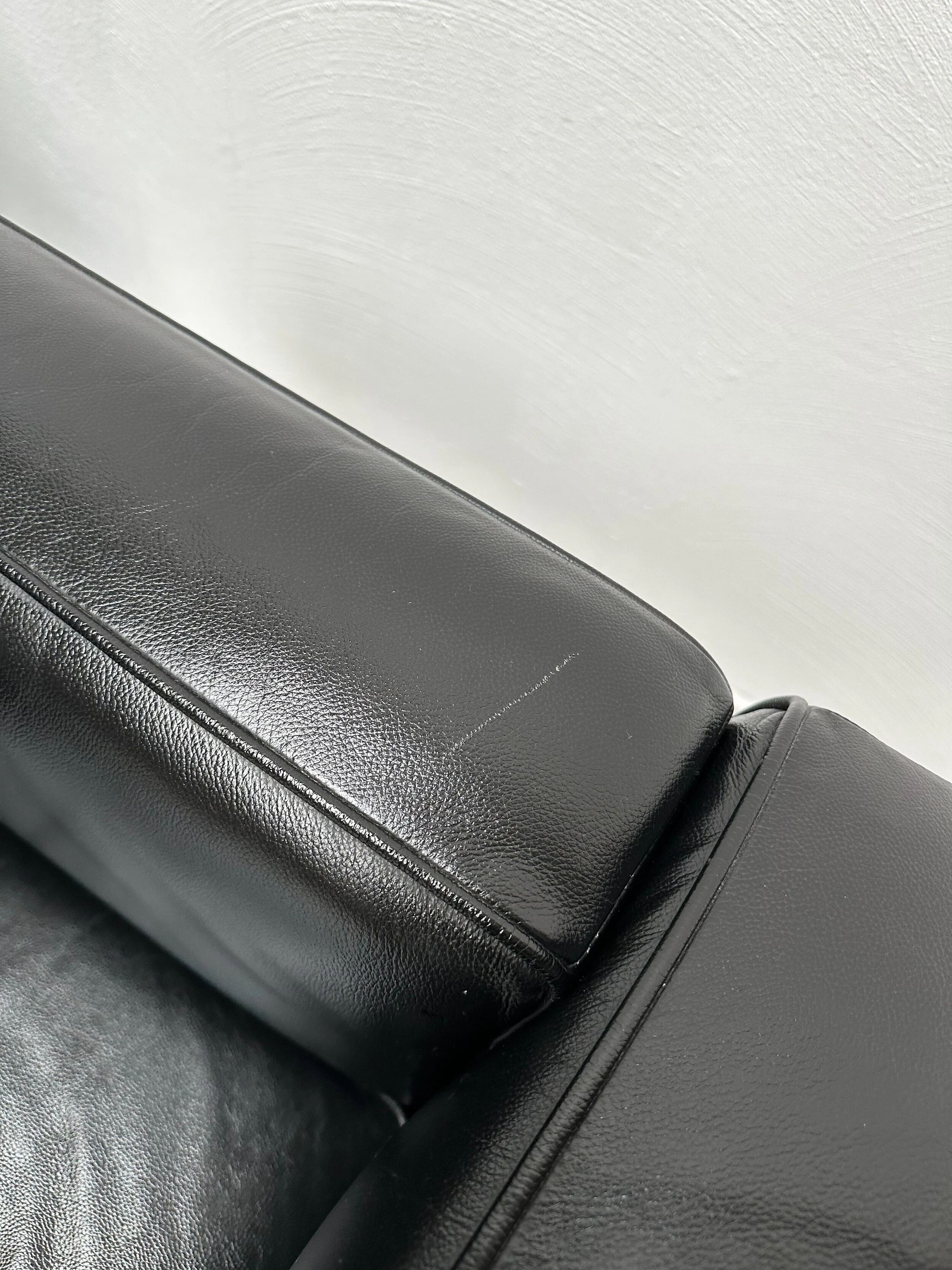 ‘90s Vintage LC2 Armchairs by Le Corbusier &Charlotte Perriand  for Cassina