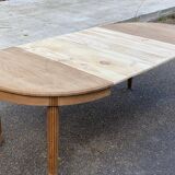 Renovated round Art Deco dining table, extendable, made of solid oak, 213cm.
