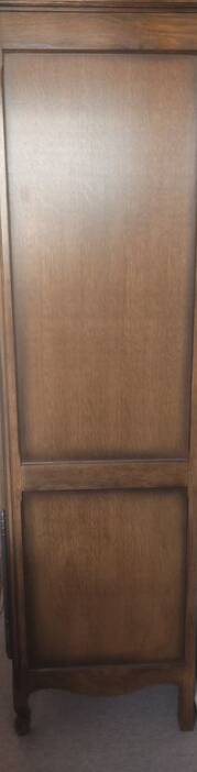 Armoire ancienne, armoire style Louis XV en bois massif