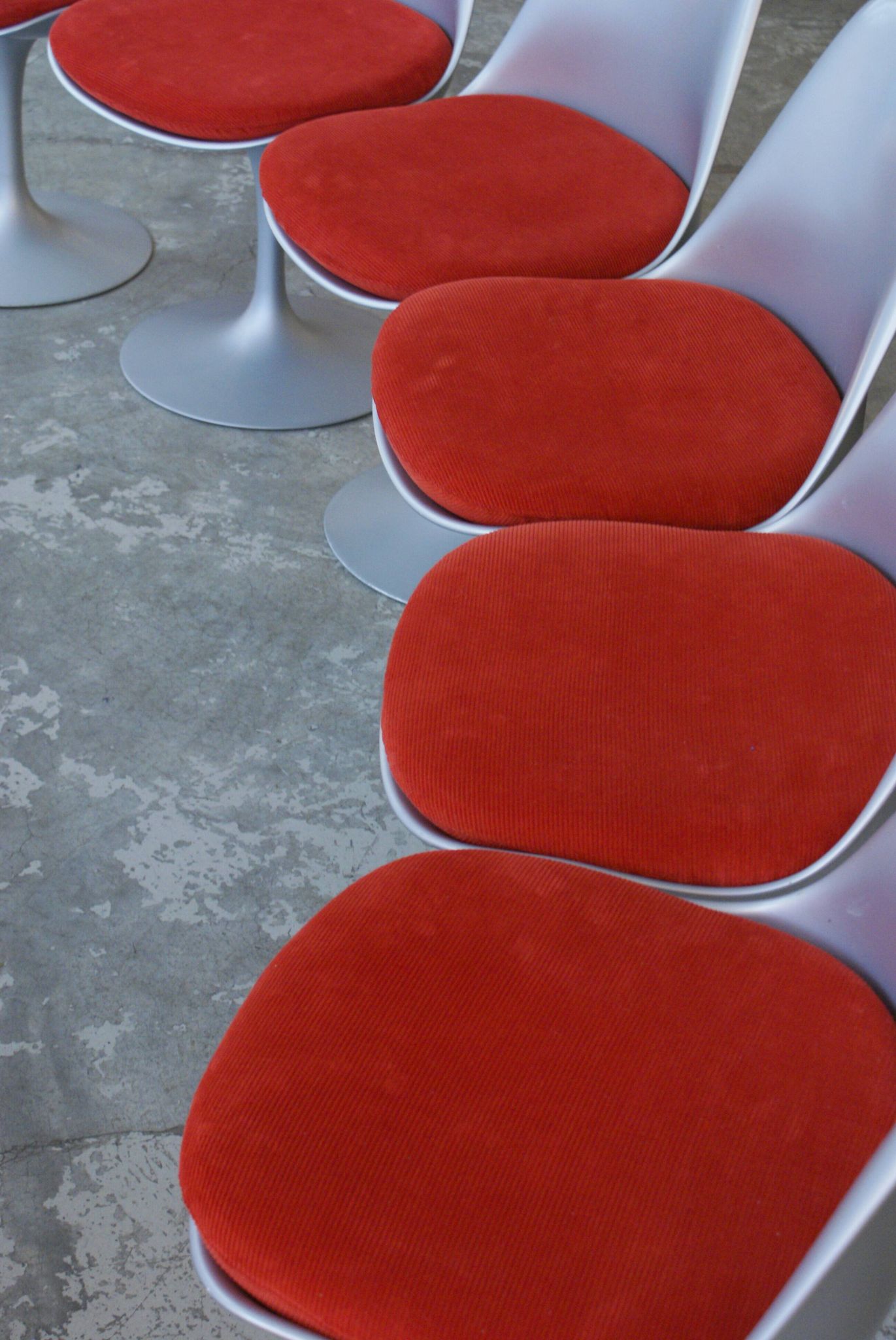 Eero Saarinen's Tulip Chairs – 50th Anniversary Edition by Knoll
