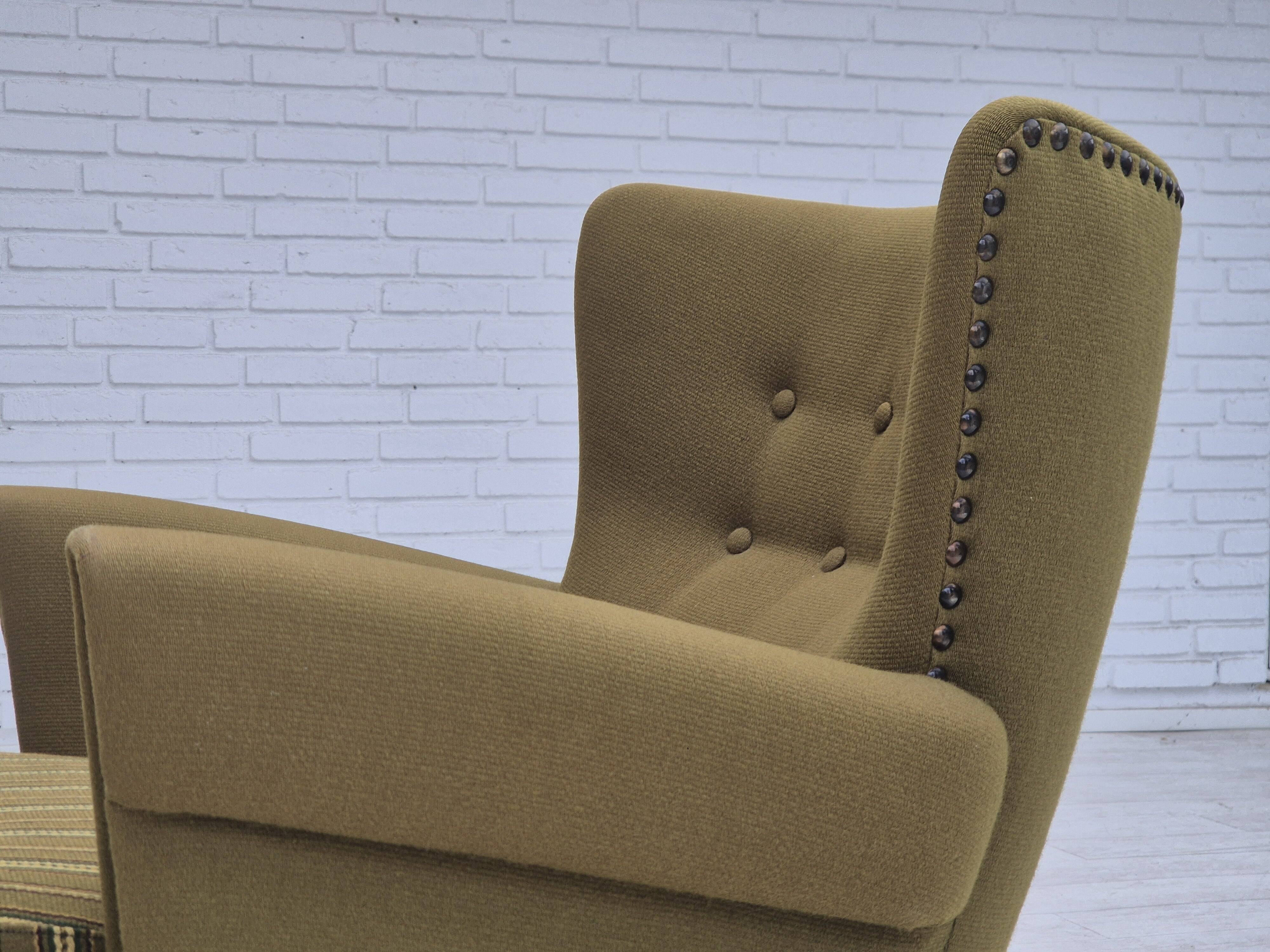 Chaise longue danoise des années 1970, mobilier vert d'origine en laine, bois de chêne.