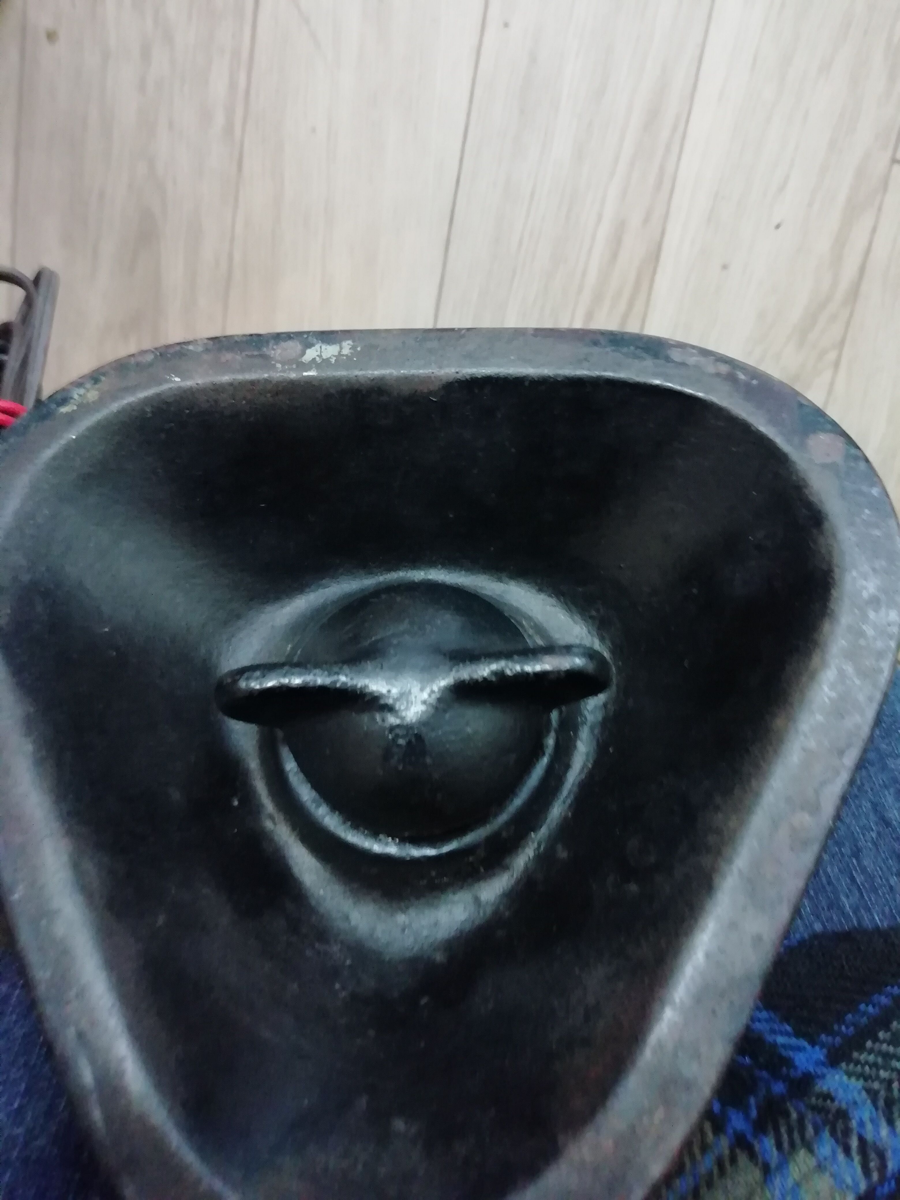 Old-housed greasy lamp