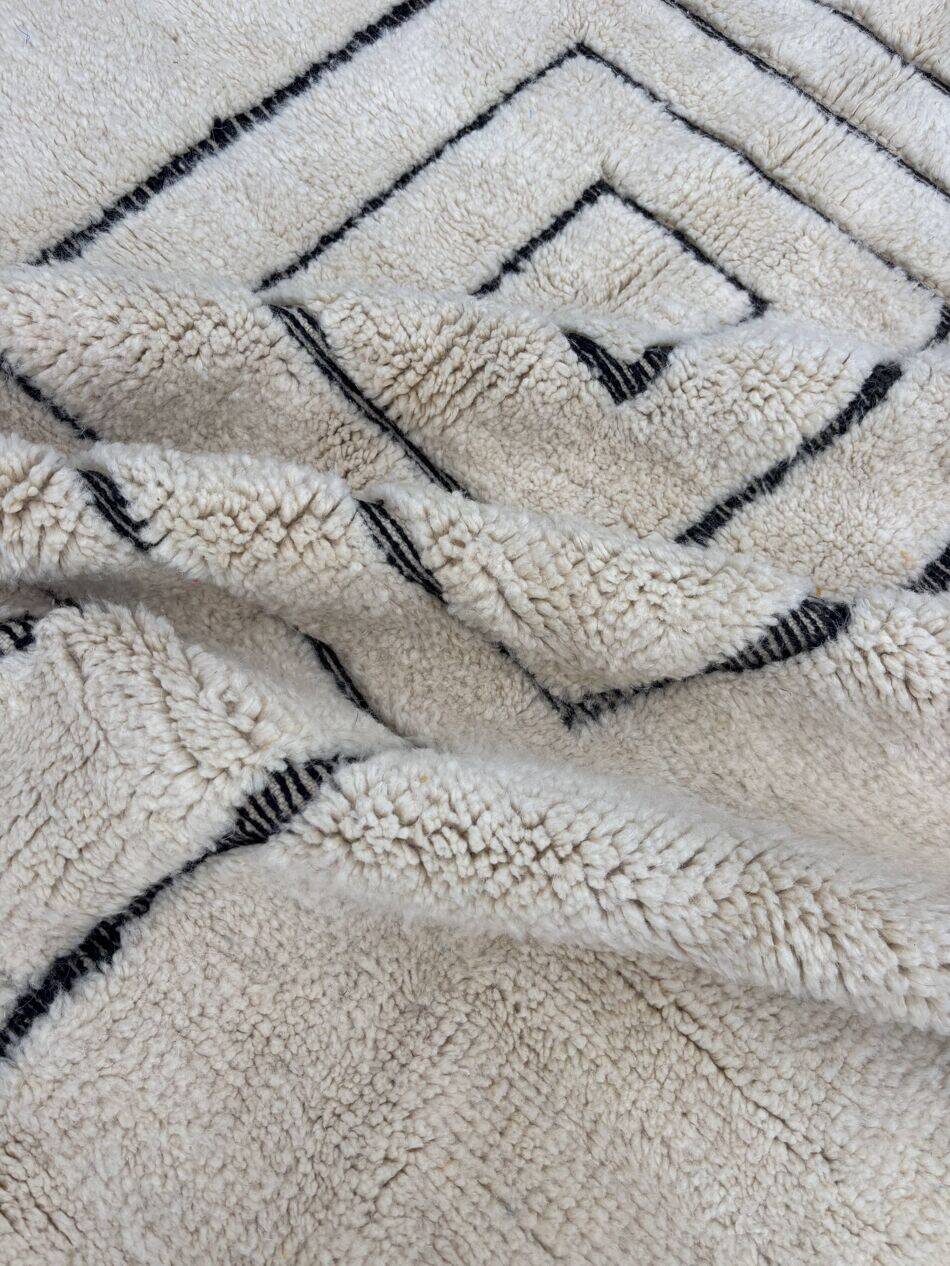 Traditional handmade Berber rug 250cmx150cm