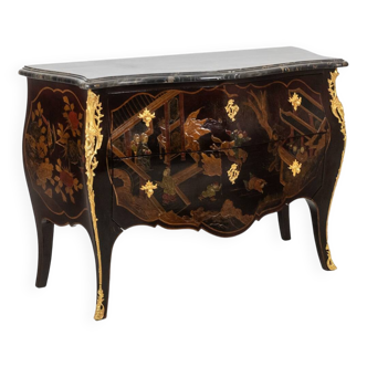 Commode sauteuse en laque avec son marbre. Années 1950.