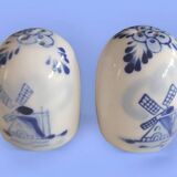 Mini salt and pepper shakers in ceramic with illustrations of Dutch windmills and blue flowers.
