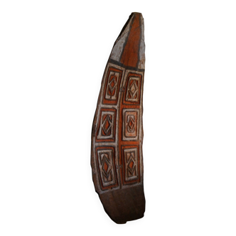 Vintage oceanic shield, tribal wall art, Papua New Guinea, late 19th century.