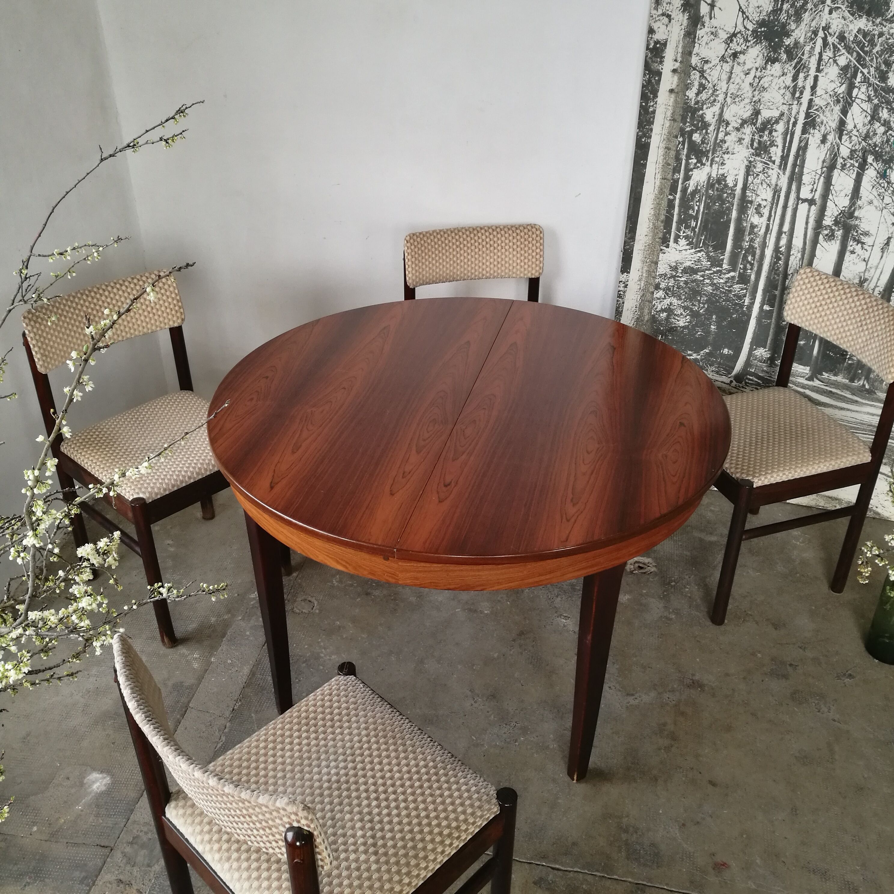 Round table, rosewood extendable, butterfly extension
