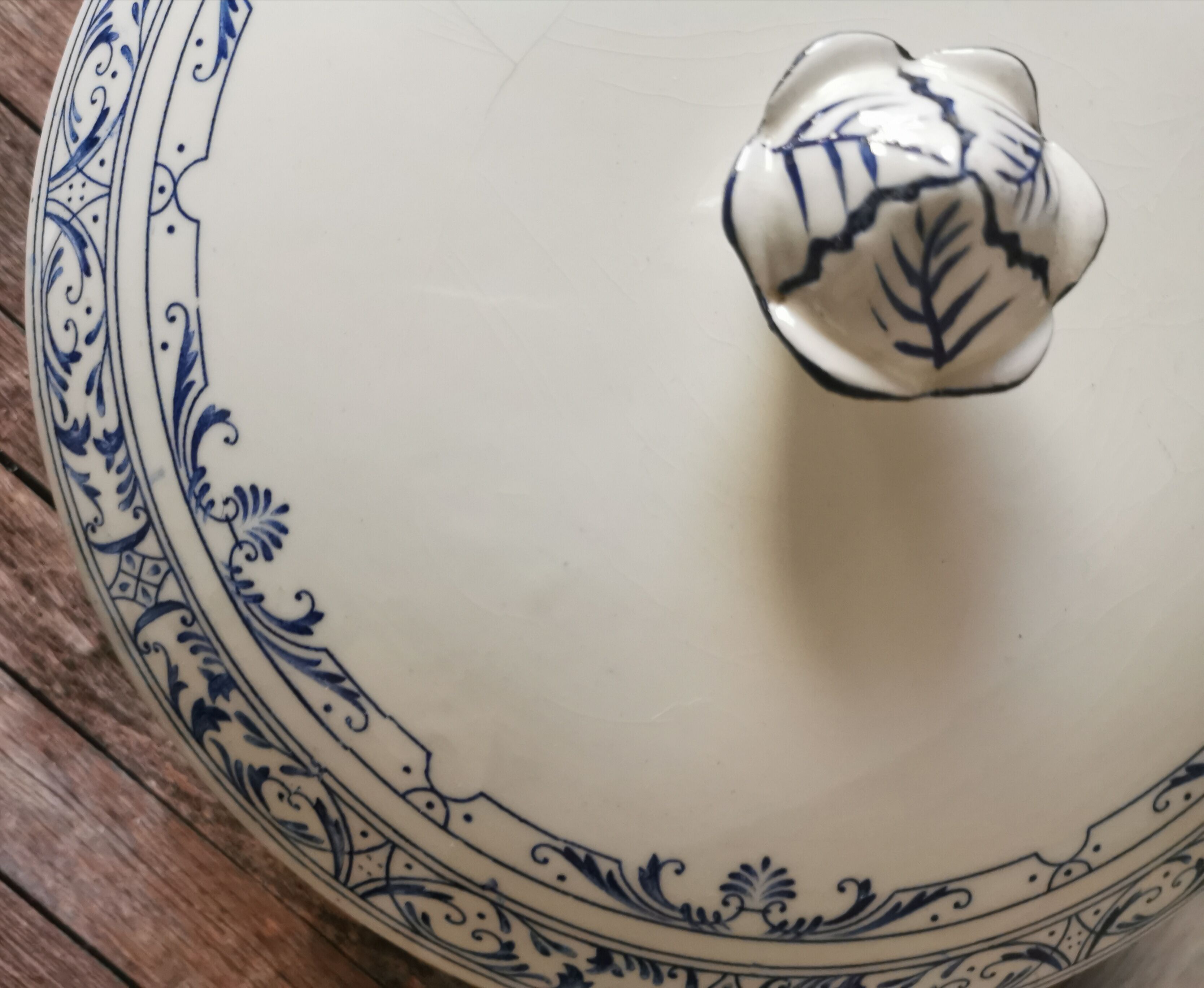 Souptureen heads of Lions Colbert Creil and Montereau