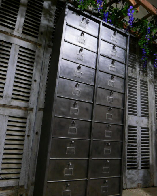 Furniture with 20 strafor industrial lockers