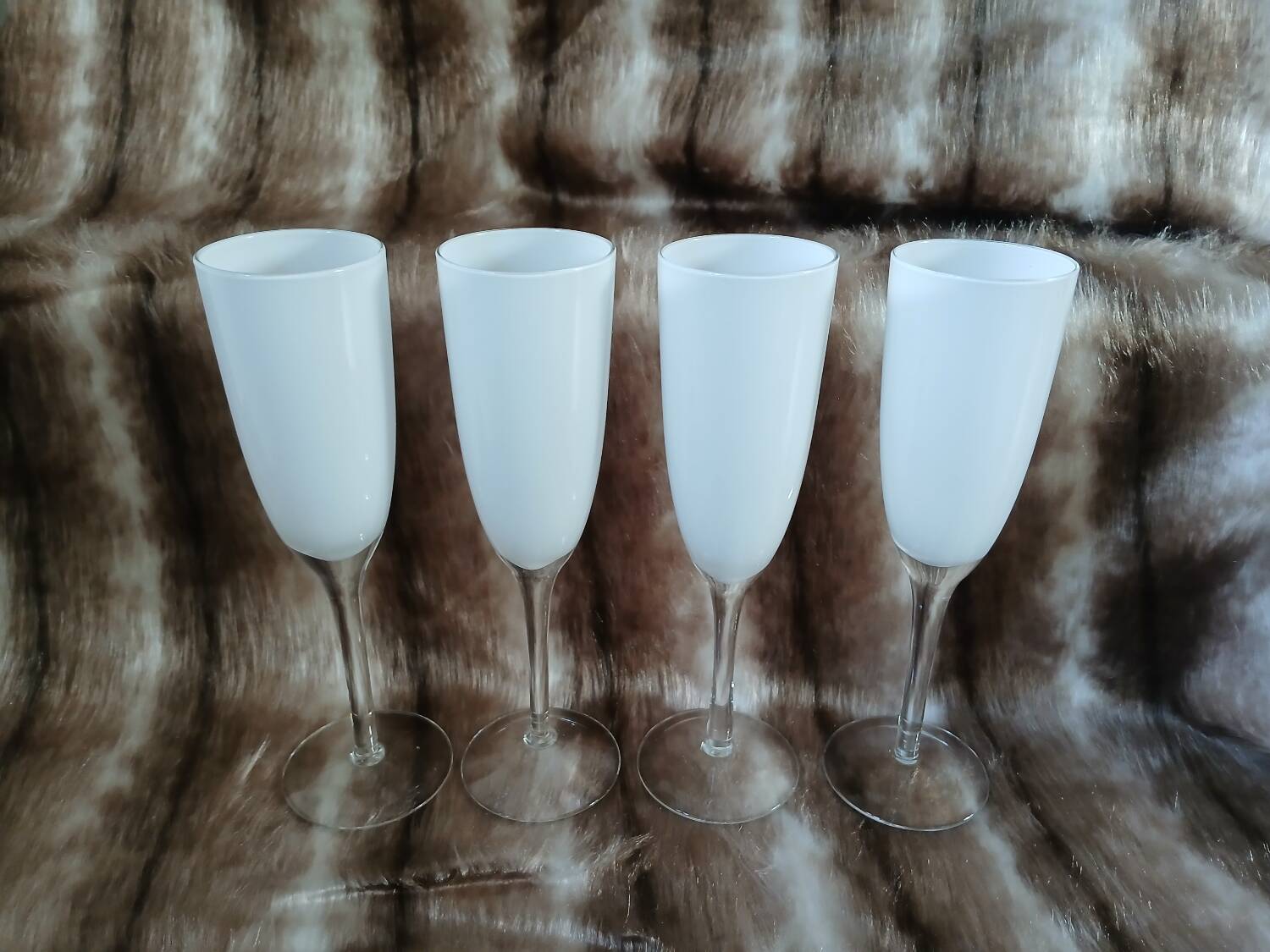 4 white champagne flutes