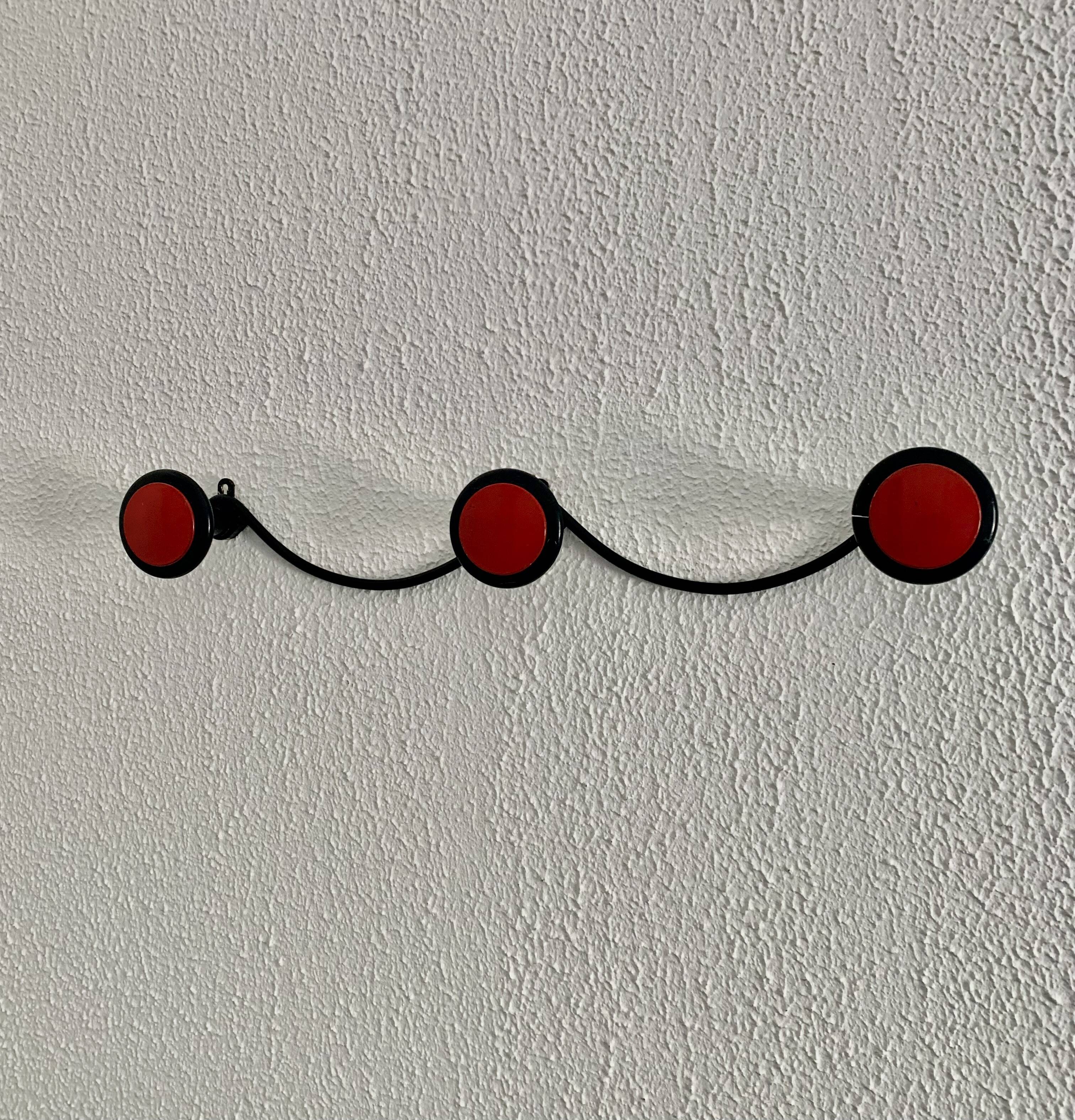 Vintage 1960 red and black coat rack with 3 wall hooks - 45 x 7 cm