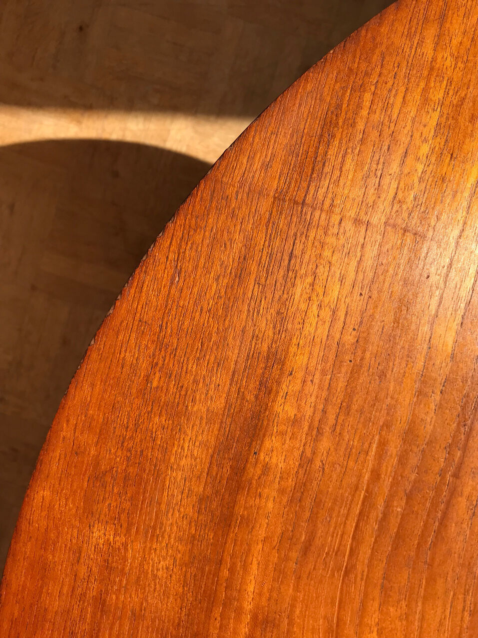 Table basse ronde en tek des années 1960