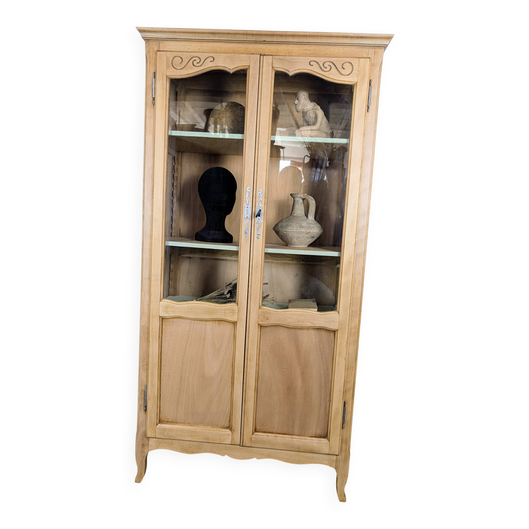 Louis XV display cabinet style