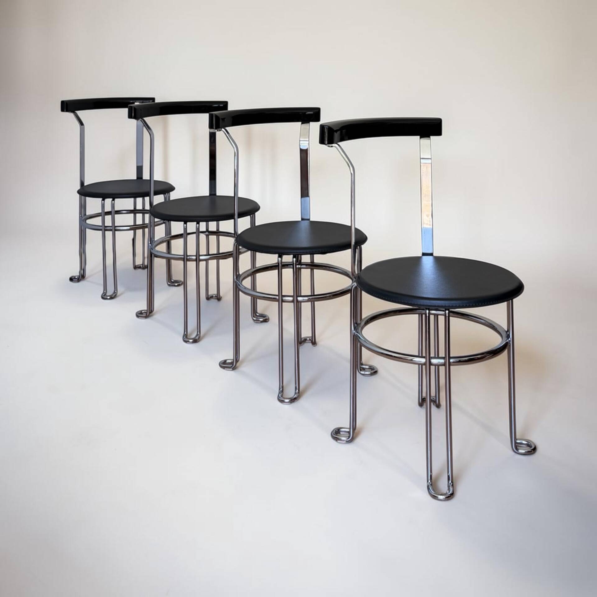 Chaises tubulaires en métal chromé