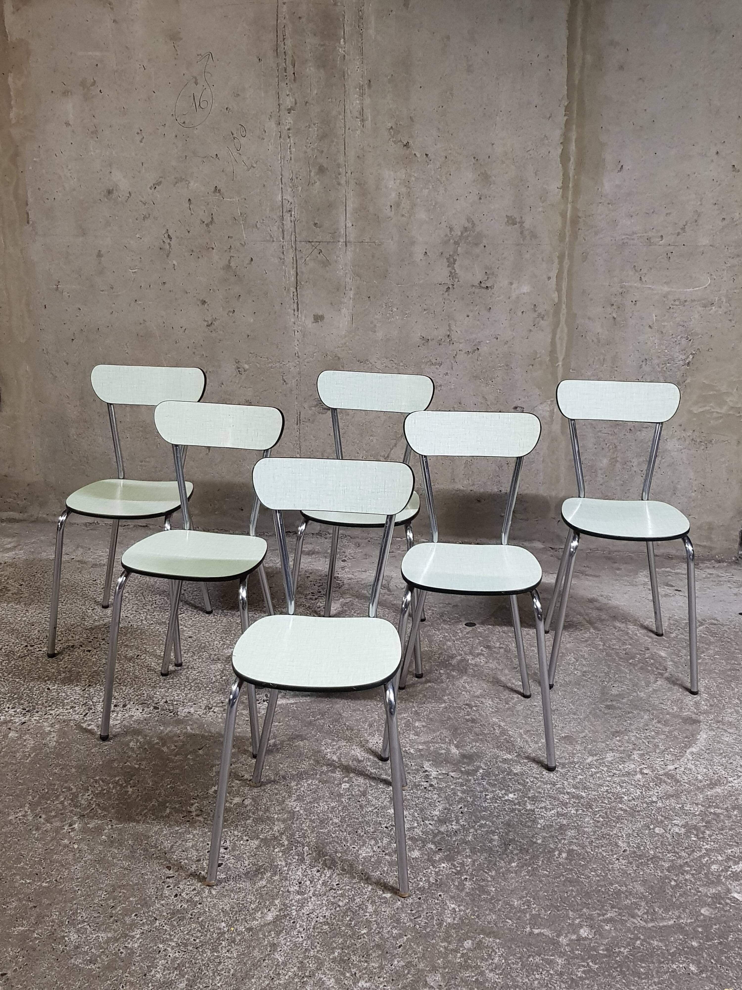 Table and chairs in mint green formica