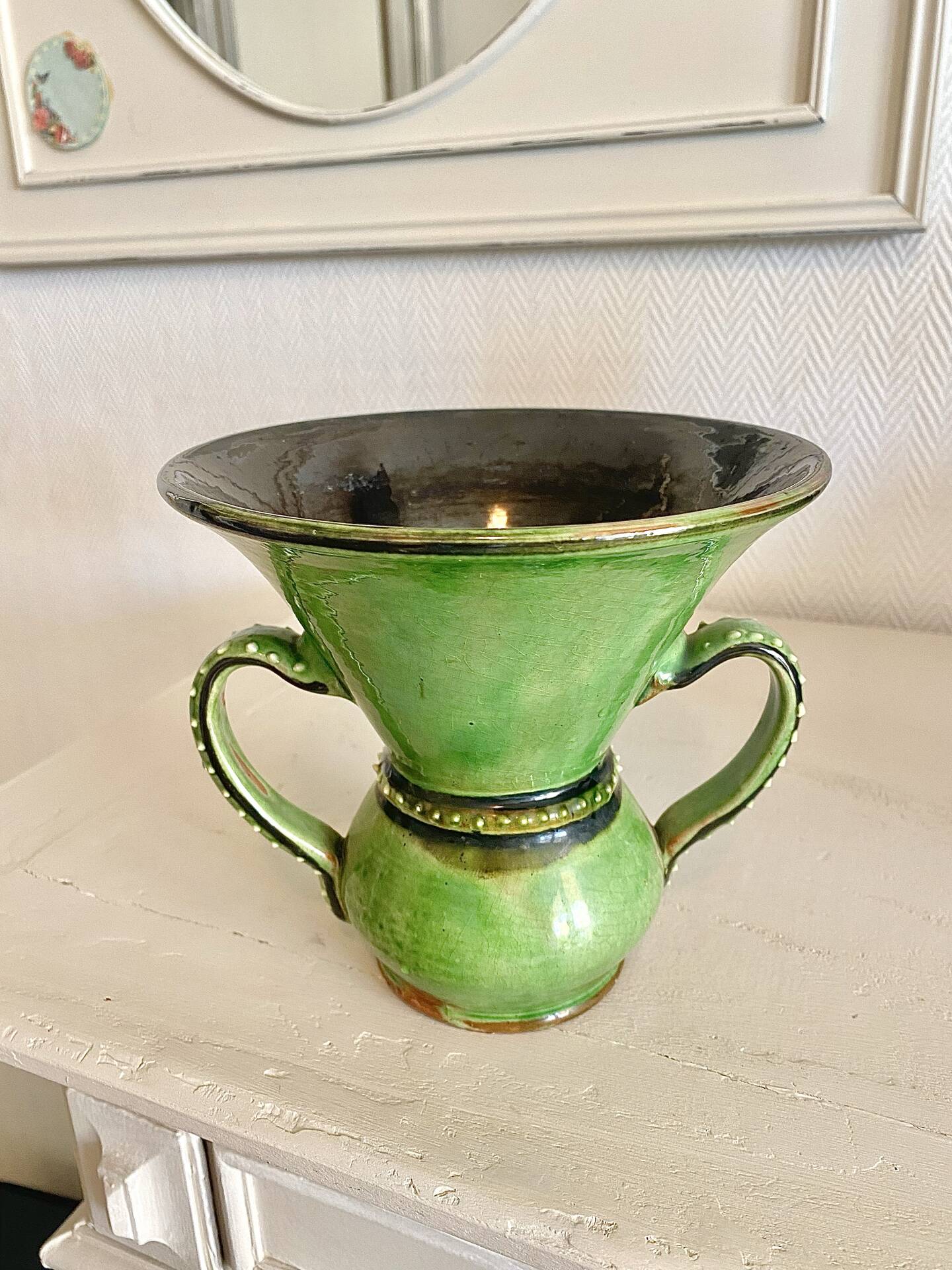 Vase en terre cuite émaillé vert