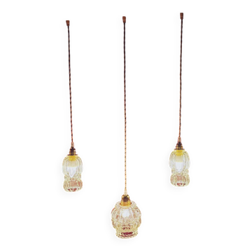 Suspension with 3 transparent bubble glass globes.