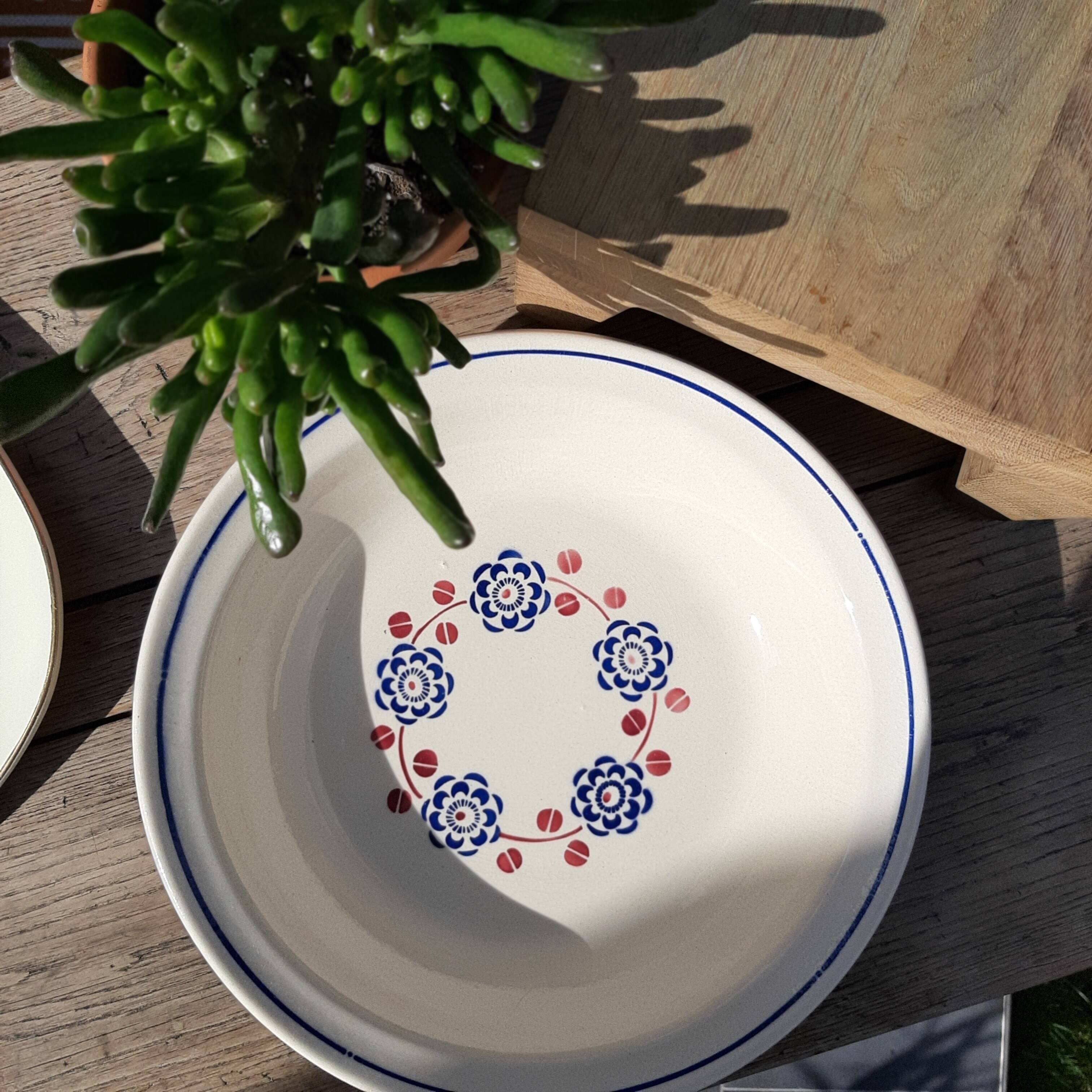 Hollow round dish Badonviller