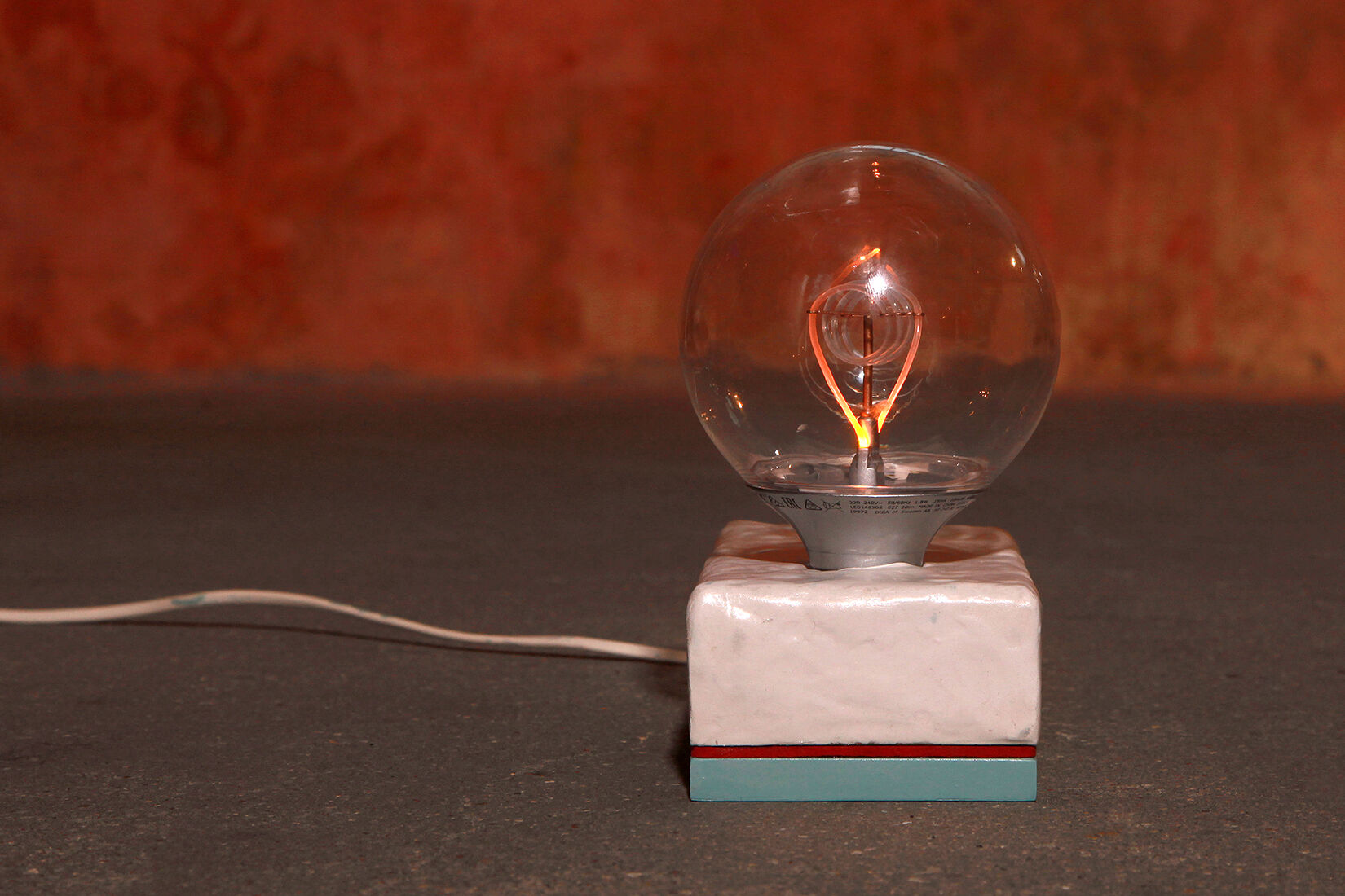 Lampe Memphis Milano style Post Modern Clay Base