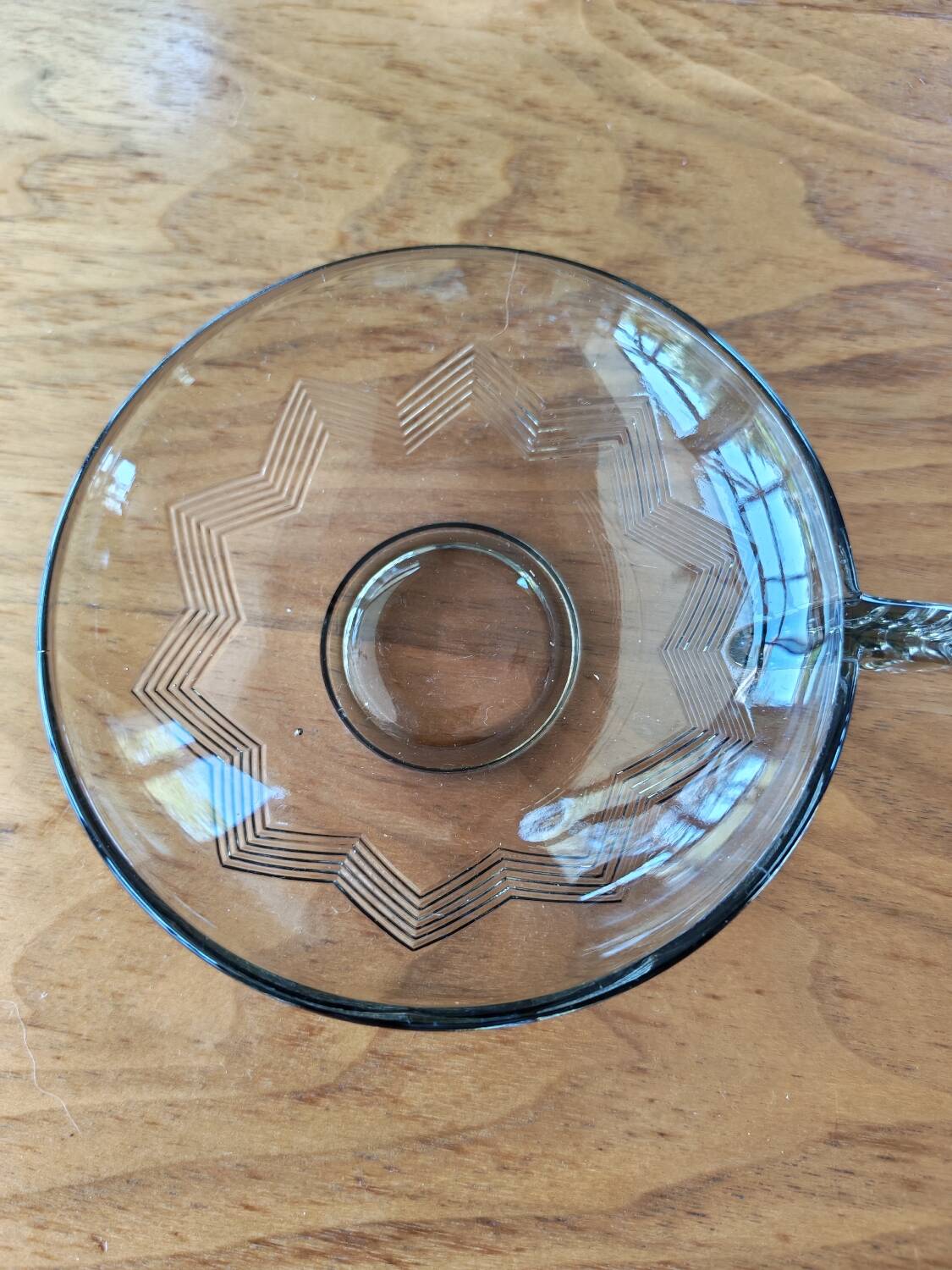 Lot de 8 coupelles art déco en verre.