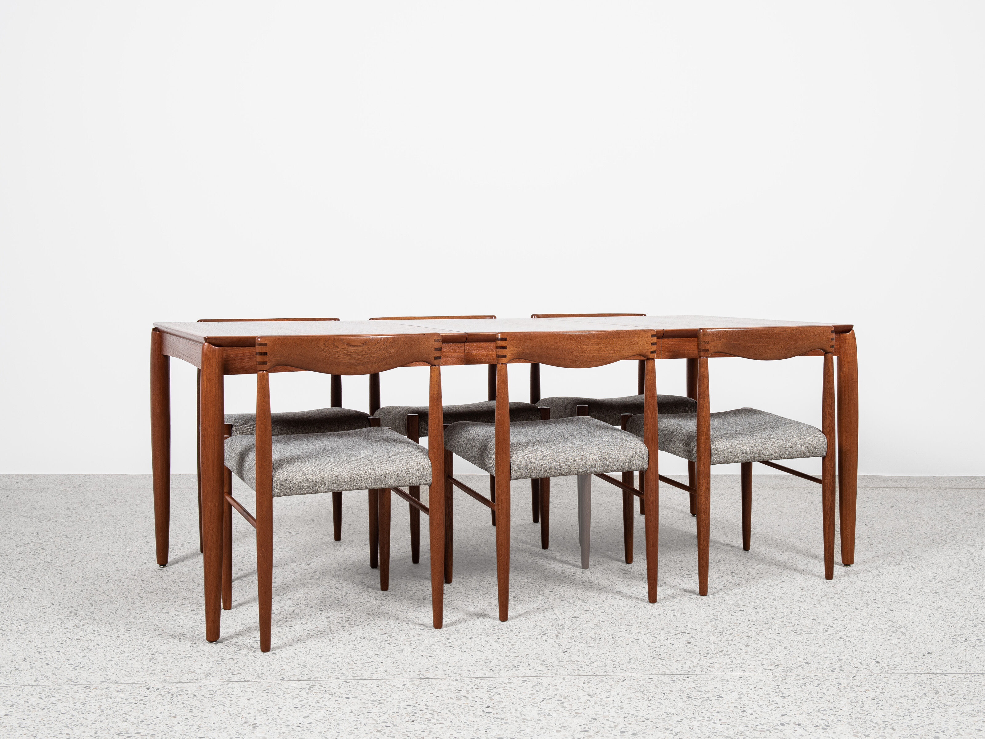 Table à manger danoise des années 1960 en teck par HW Klein pour Bramin