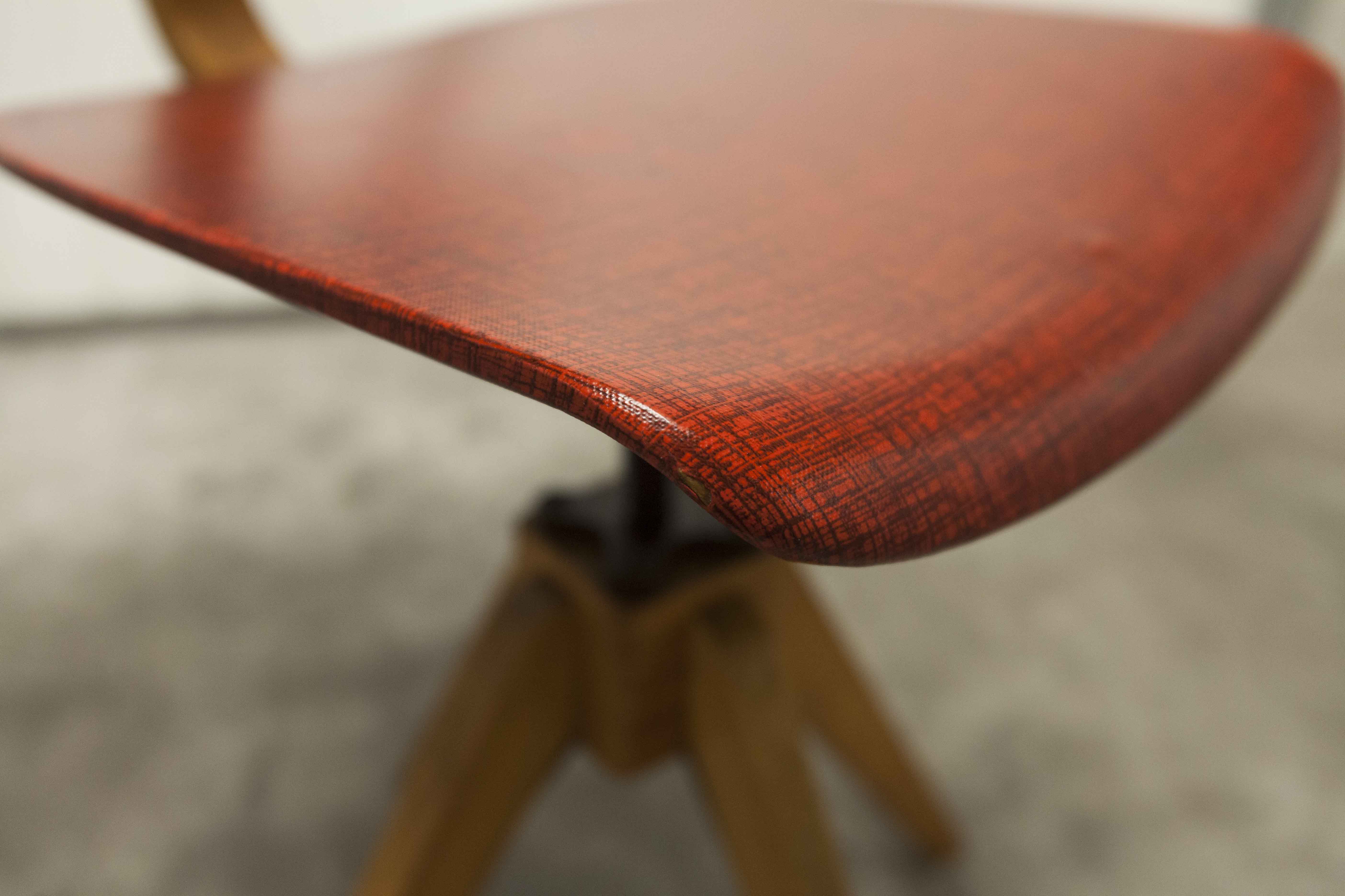 Workshop chair 1950 feet compass skaï red atypical