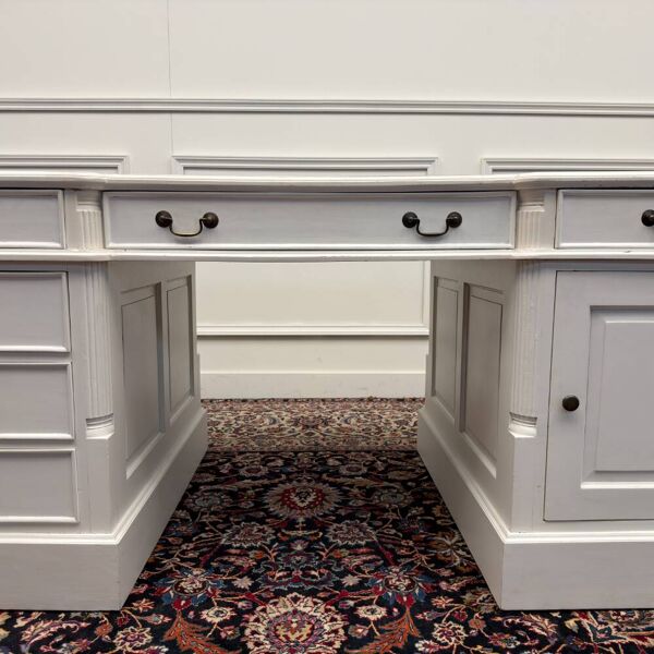 Ensemble de bureau blanc classique avec chaise de bureau