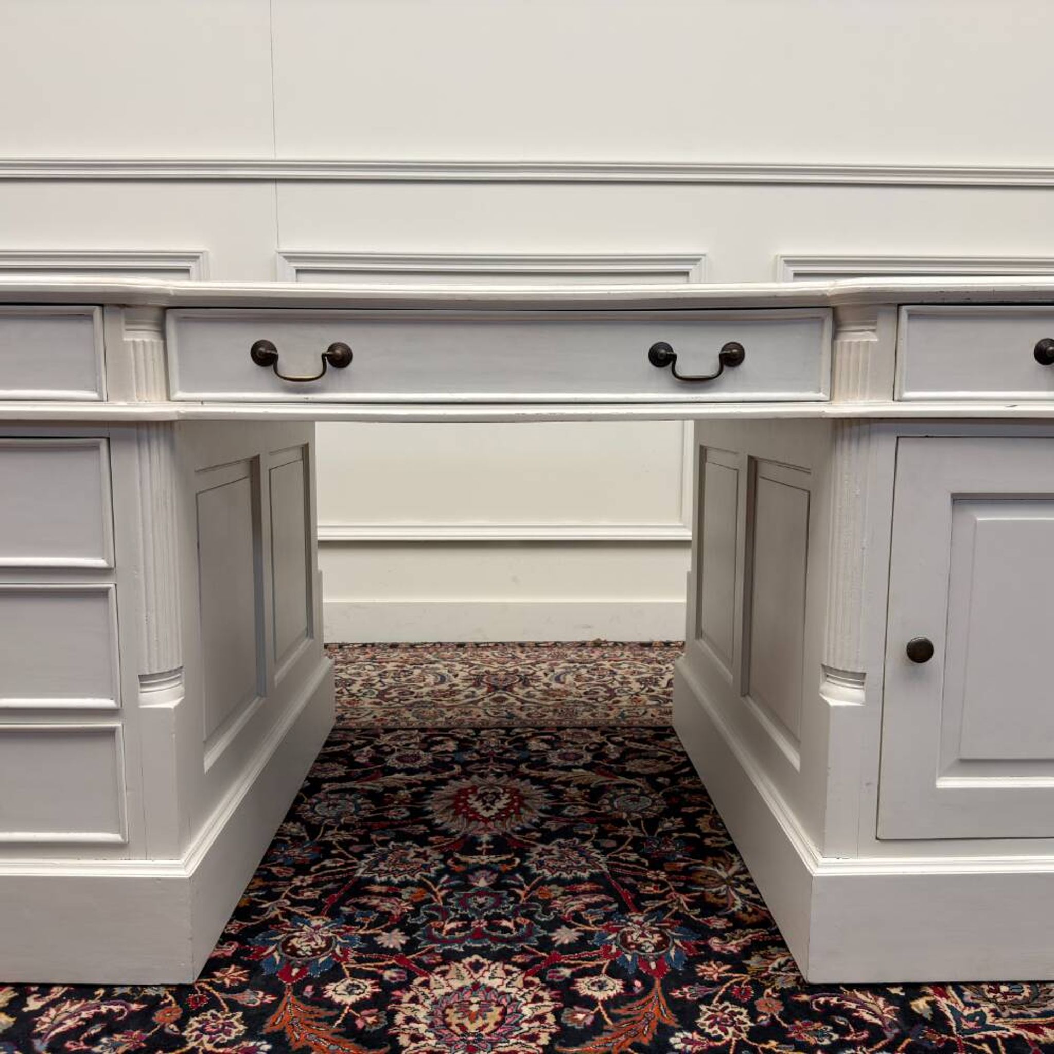 Ensemble de bureau blanc classique avec chaise de bureau
