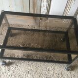 Table basse en métal et verres fumés