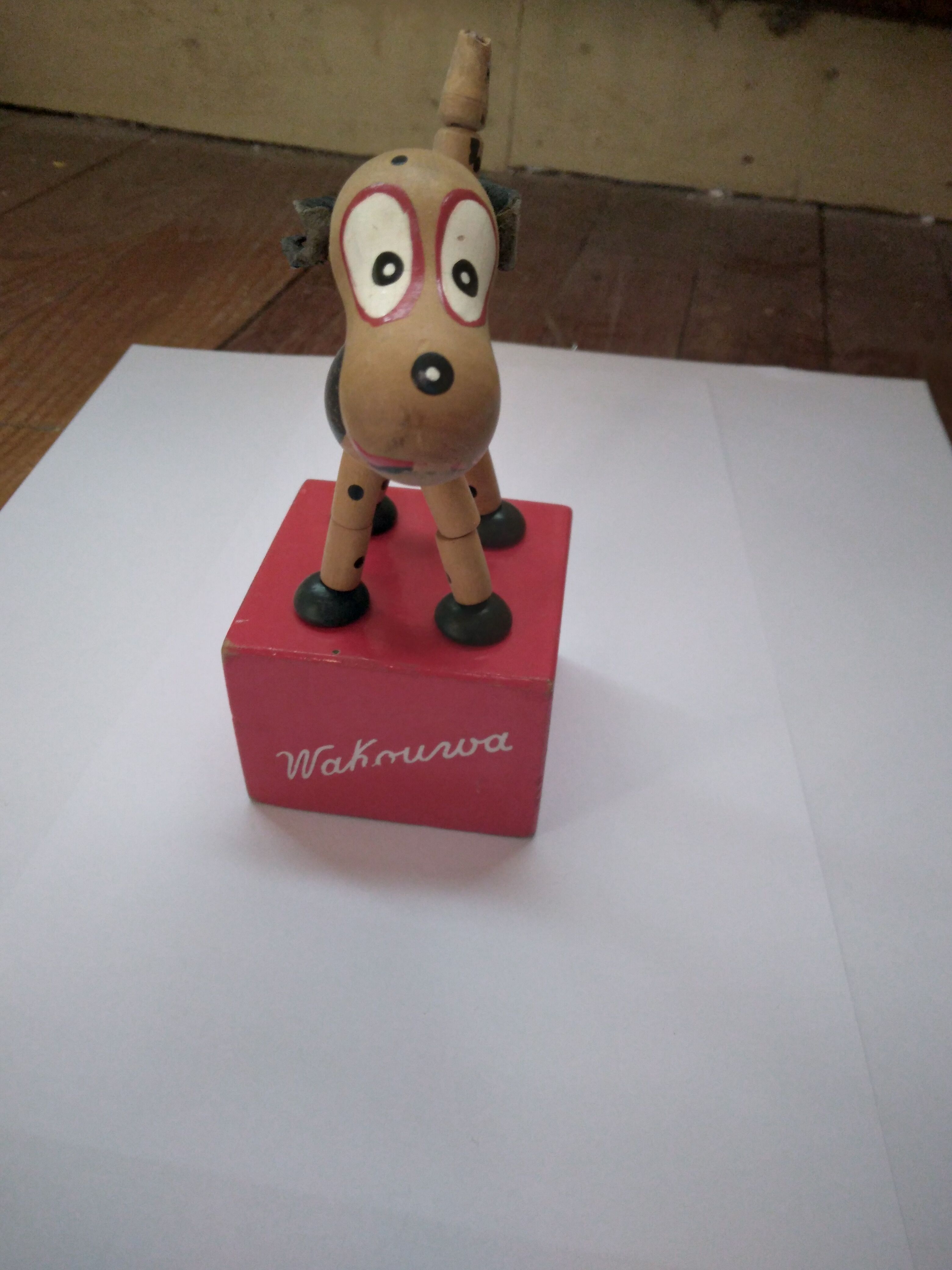 Chien Wakouwa en bois