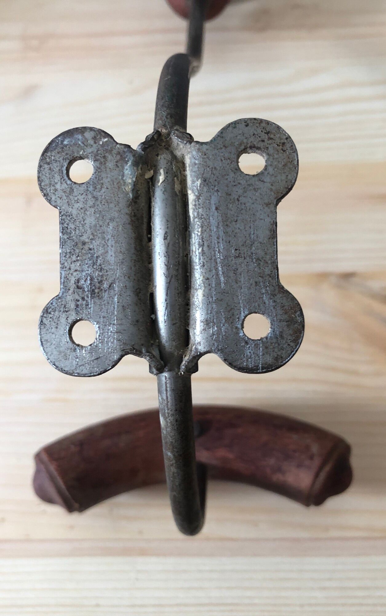 Vintage patère in red wood and metal bistro style