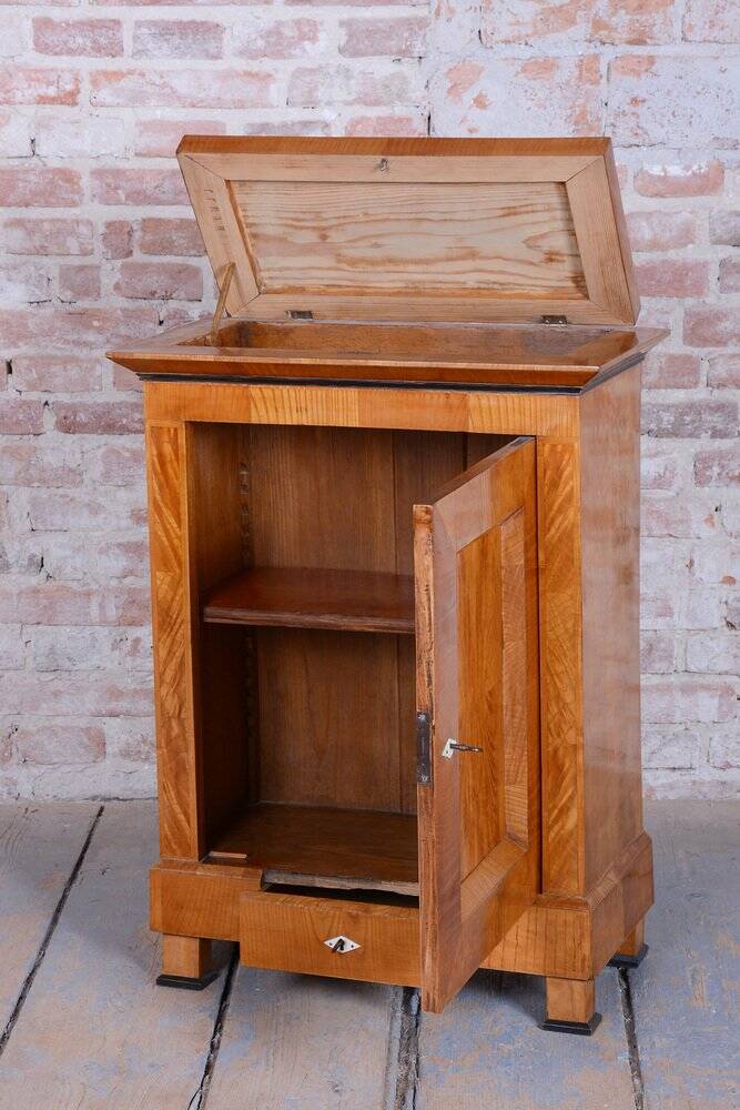Small Antique Biedermeier Cabinet in Ash and Spruce, 1830s