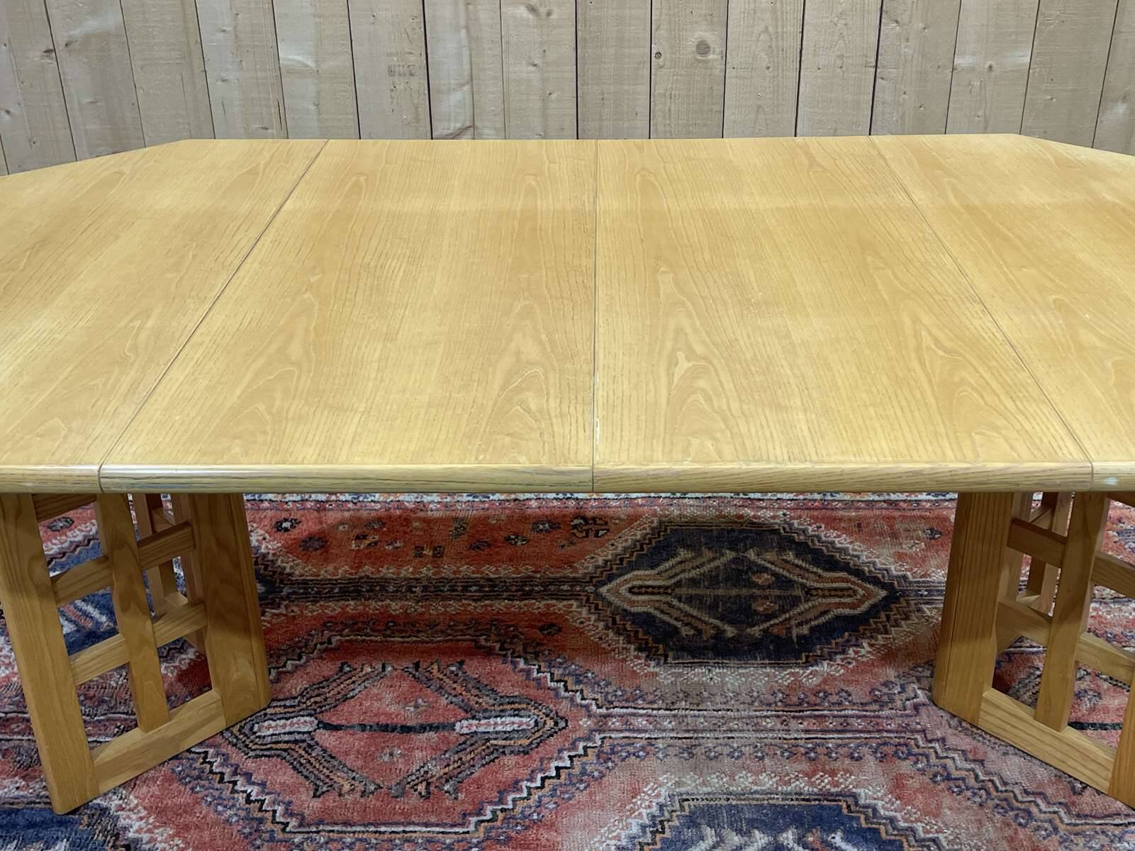 Table de salle à manger anglaise en chêne des années 1970 avec 2 allonges