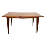 Extendable wooden table